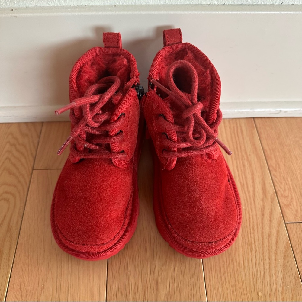 UGG Toddler Neumel II Chukkas Red Size 9 Like New
